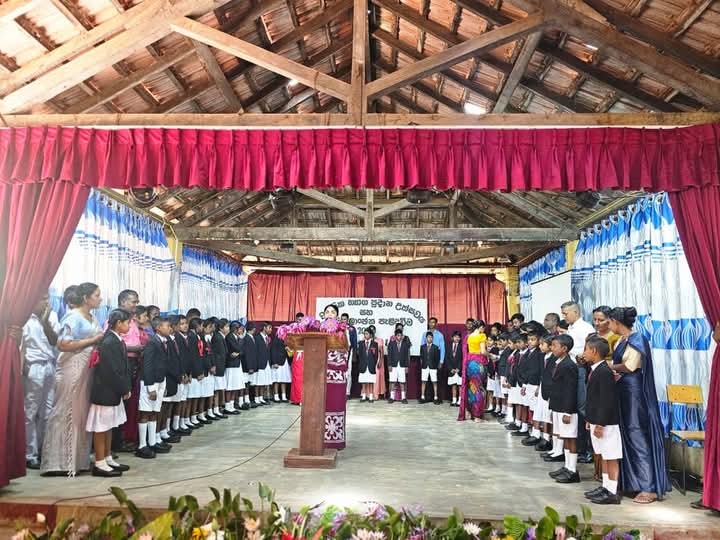 ශිෂ්‍ය නායක නායිකා නිල ලාංඡන පැලදවීම 